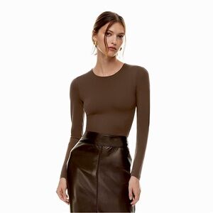 Aritzia Babaton
Contour Crew Longsleeve Crop Top